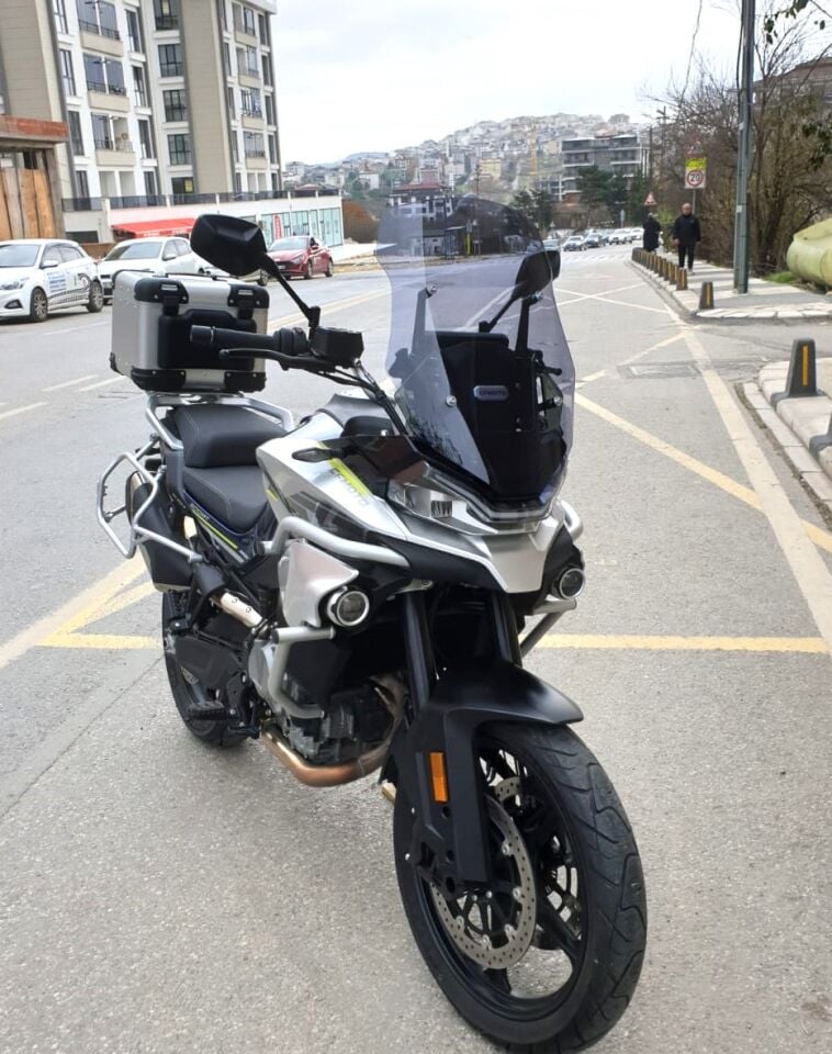 MOTOCAM CF Moto 800 MT Ön Cam 2019-2026-2026 Model 57cm Füme Renkli 4mm