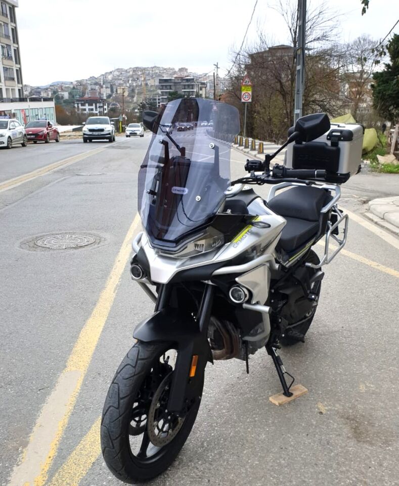 MOTOCAM CF Moto 800 MT Ön Cam 2019-2026-2026 Model 57cm Füme Renkli 4mm