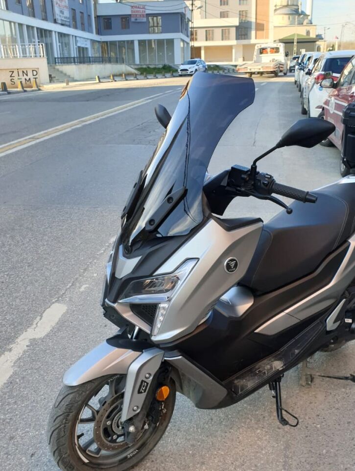 MOTOCAM Voge SR1 Ön Cam 2023-2026 Model 62cm Siyah Renkli 4mm ORTA BOYLU