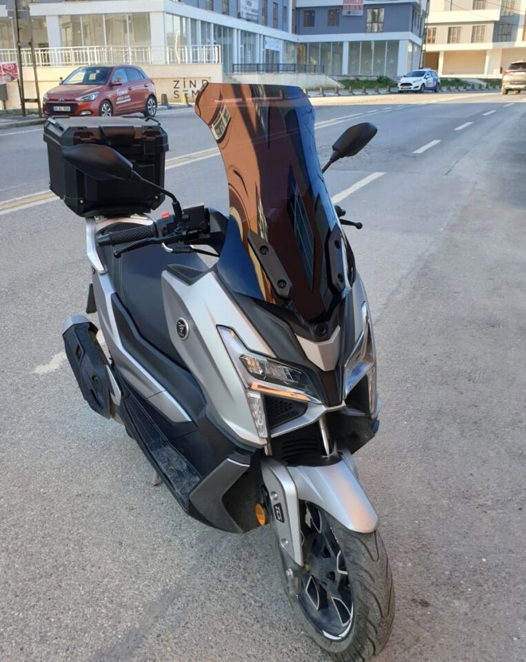 MOTOCAM Voge SR1 Ön Cam 2023-2026 Model 62cm Siyah Renkli 4mm ORTA BOYLU