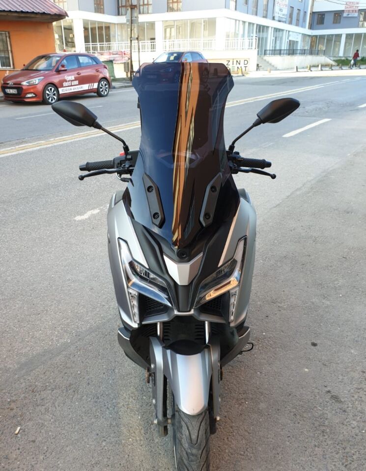 MOTOCAM Voge SR1 Ön Cam 2023-2026 Model 62cm Siyah Renkli 4mm ORTA BOYLU