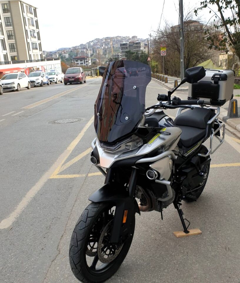 MOTOCAM CF Moto 800 MT Ön Cam 2019-2026-2026 Model 57cm Siyah Renkli 4mm