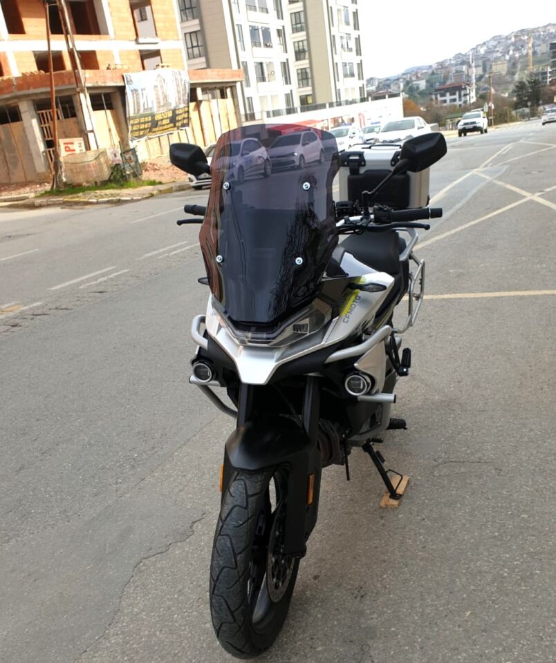 MOTOCAM CF Moto 800 MT Ön Cam 2019-2026-2026 Model 57cm Siyah Renkli 4mm