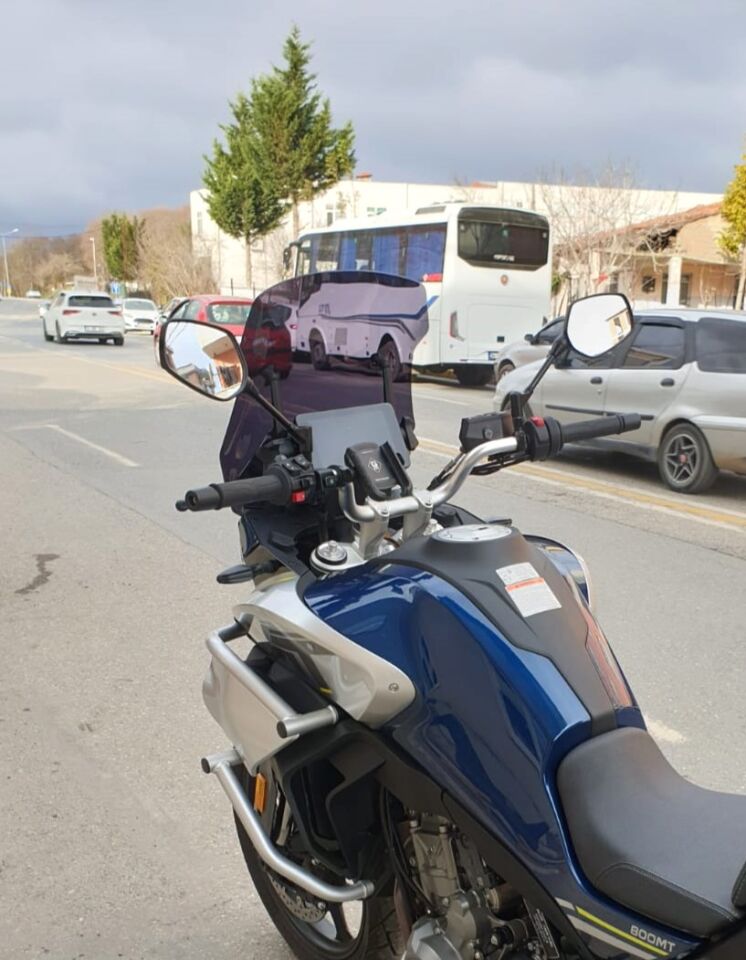MOTOCAM CF Moto 800 MT Ön Cam 2019-2026-2026 Model 57cm Siyah Renkli 4mm