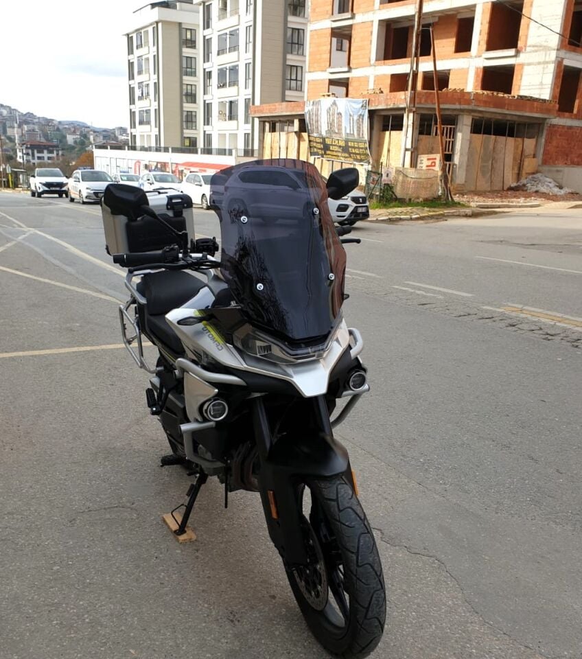 MOTOCAM CF Moto 800 MT Ön Cam 2019-2026-2026 Model 57cm Siyah Renkli 4mm