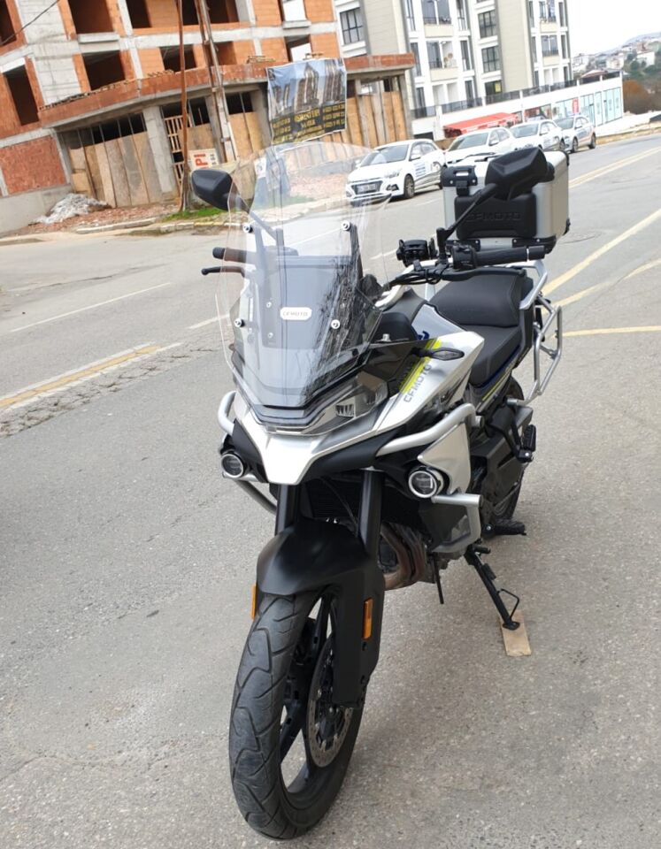 MOTOCAM CF Moto 800 MT Ön Cam 2019-2026-2026 Model 57cm Şeffaf Renkli 4mm