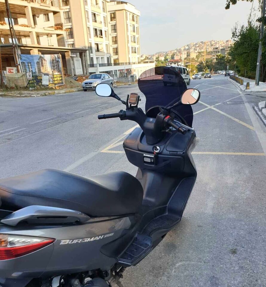 MOTOCAM Suzuki Burgman 125 Ön Cam 2006-2013 Model 61cm siyah Renkli 4mm