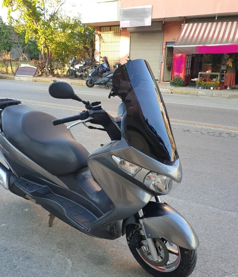 MOTOCAM Suzuki Burgman 125 Ön Cam 2006-2013 Model 61cm siyah Renkli 4mm