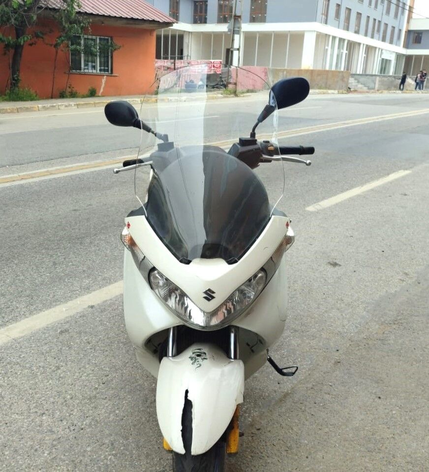 MOTOCAM Suzuki Burgman 125 Ön Cam 2006-2013 Model 61cm Şeffaf Renkli 4mm