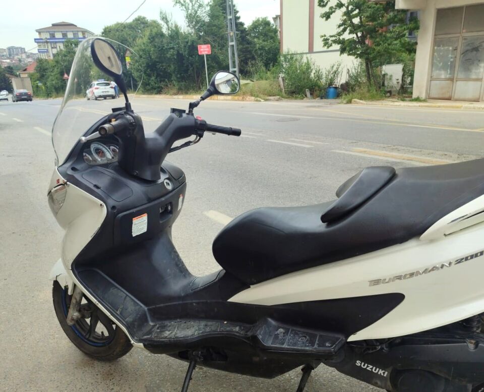 MOTOCAM Suzuki Burgman 125 Ön Cam 2006-2013 Model 61cm Şeffaf Renkli 4mm