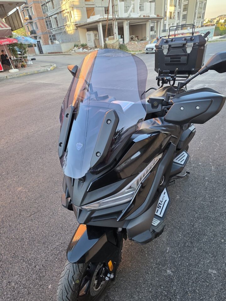 MOTOCAM Voge SR4 Ön Cam 2022-2026 Model 54cm Füme Renkli 4mm ORİJİNAL BOYLU