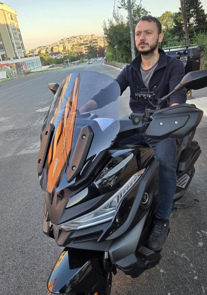 MOTOCAM Voge SR4 Ön Cam 2022-2026 Model 54cm Füme Renkli 4mm ORİJİNAL BOYLU