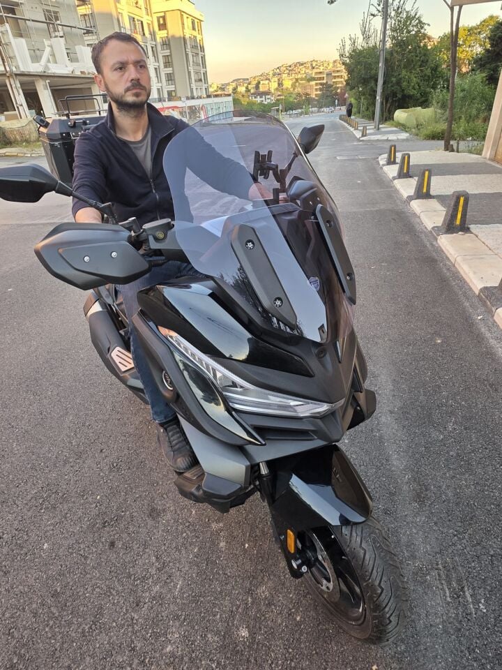 MOTOCAM Voge SR4 Ön Cam 2022-2026 Model 54cm Füme Renkli 4mm ORİJİNAL BOYLU