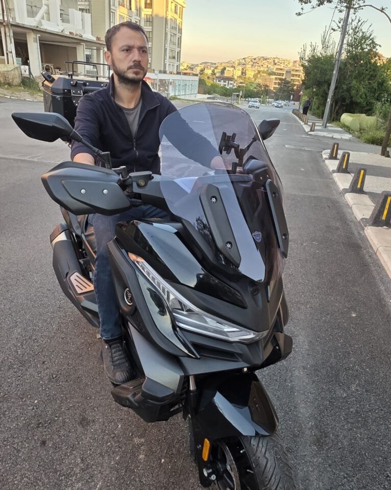 MOTOCAM Voge SR4 Ön Cam 2022-2026 Model 54cm Füme Renkli 4mm ORİJİNAL BOYLU