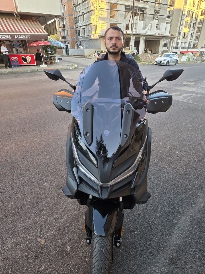 MOTOCAM Voge SR4 Ön Cam 2022-2026 Model 54cm Füme Renkli 4mm ORİJİNAL BOYLU