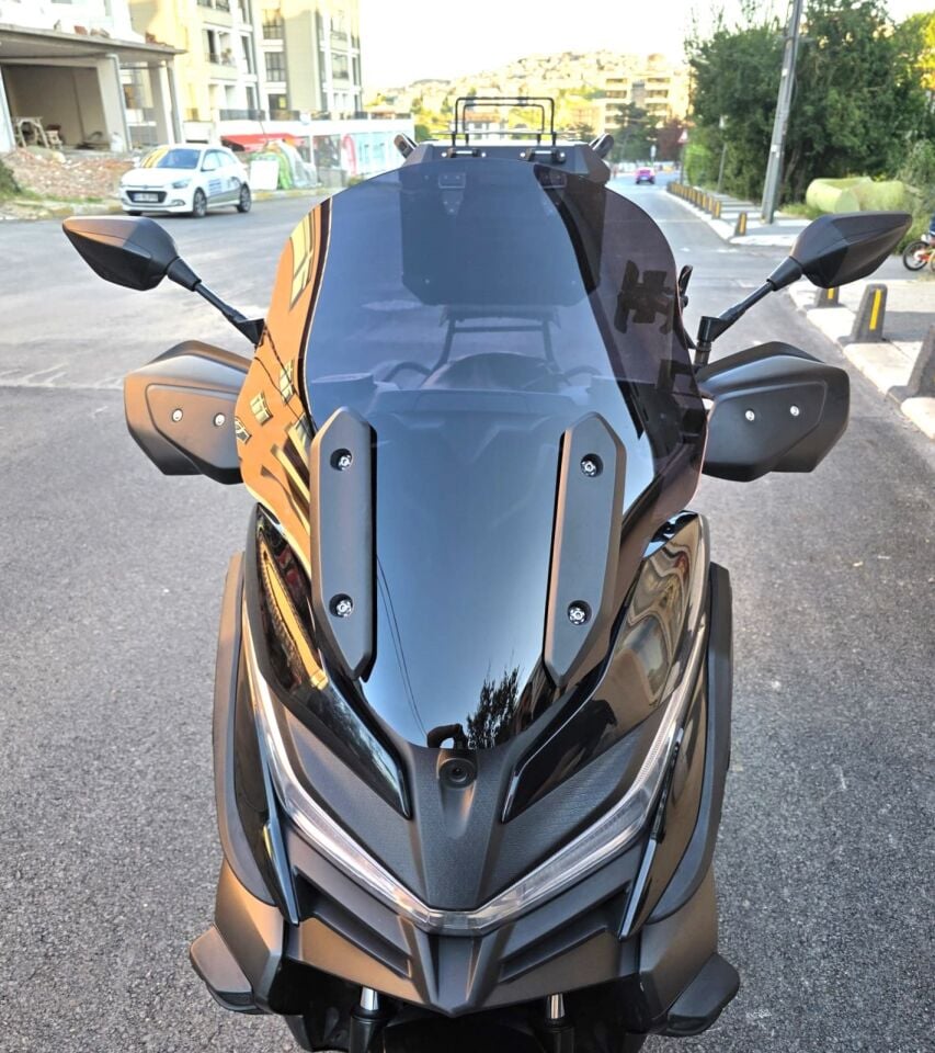 MOTOCAM Voge SR4 Ön Cam 2022-2026 Model 54cm Siyah Renkli 4mm ORİJİNAL BOYLU