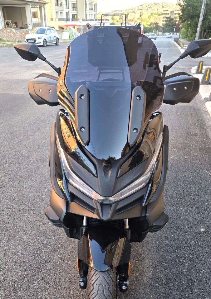 MOTOCAM Voge SR4 Ön Cam 2022-2026 Model 54cm Siyah Renkli 4mm ORİJİNAL BOYLU