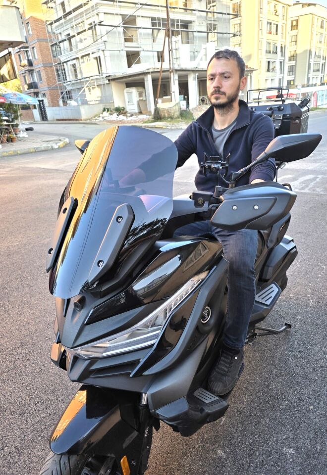 MOTOCAM Voge SR4 Ön Cam 2022-2026 Model 54cm Siyah Renkli 4mm ORİJİNAL BOYLU
