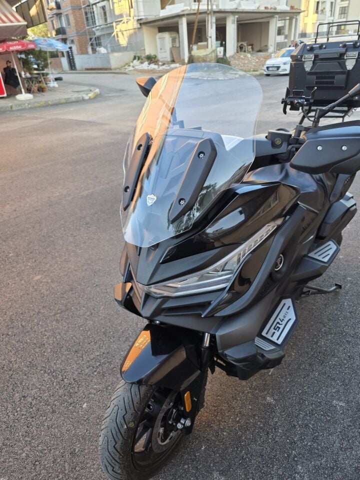 MOTOCAM Voge SR4 Ön Cam 2022-2026 Model 54cm Şeffaf Renkli 4mm ORİJİNAL BOYLU