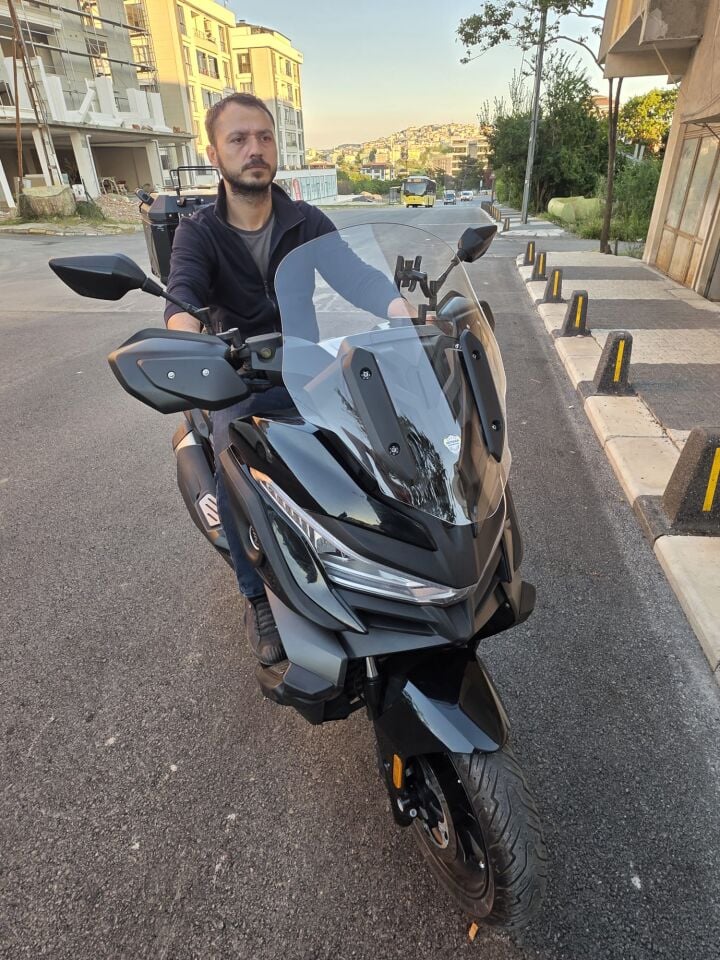 MOTOCAM Voge SR4 Ön Cam 2022-2026 Model 54cm Şeffaf Renkli 4mm ORİJİNAL BOYLU