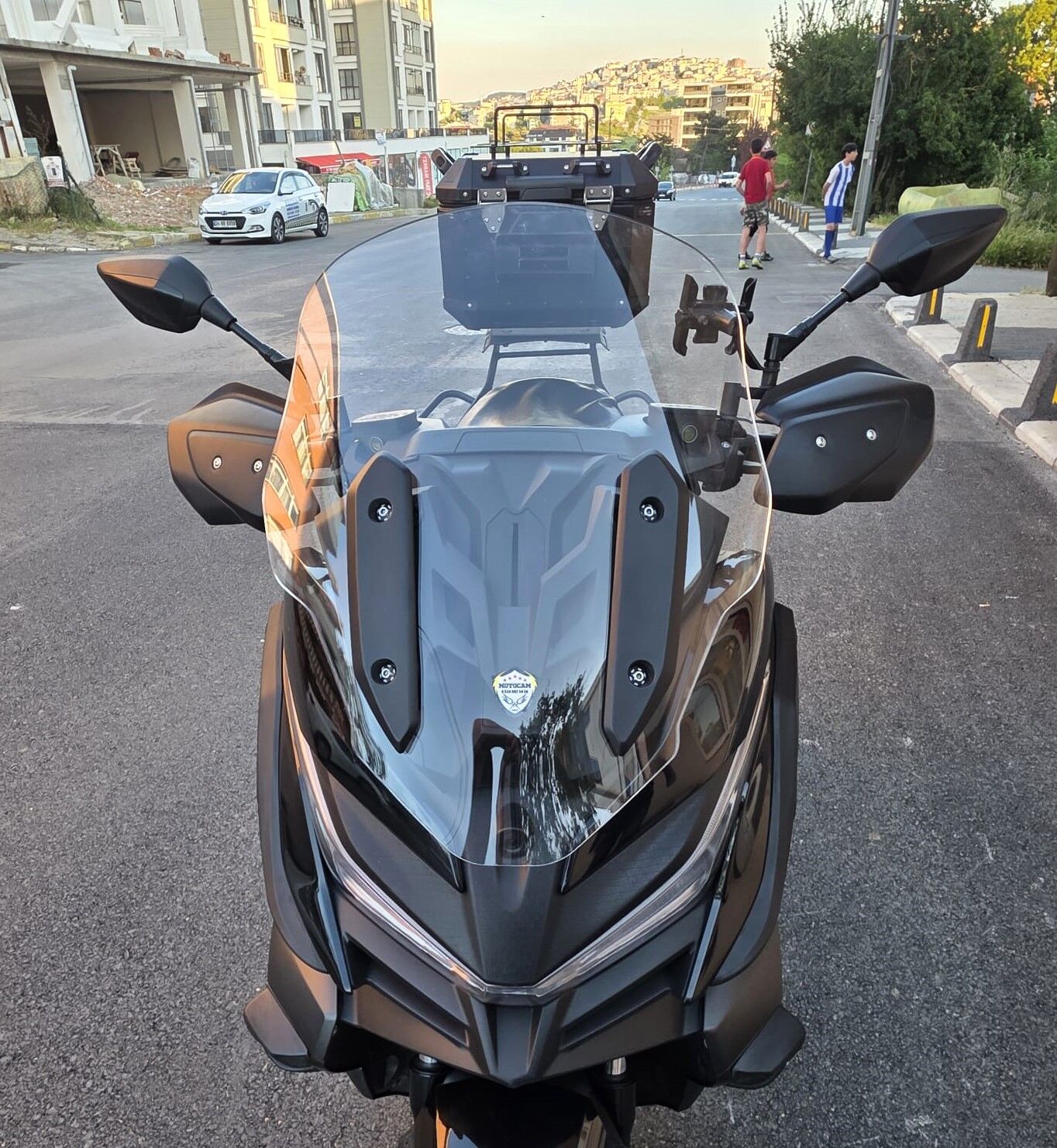 MOTOCAM Voge SR4 Ön Cam 2022-2026 Model 54cm Şeffaf Renkli 4mm ORİJİNAL BOYLU