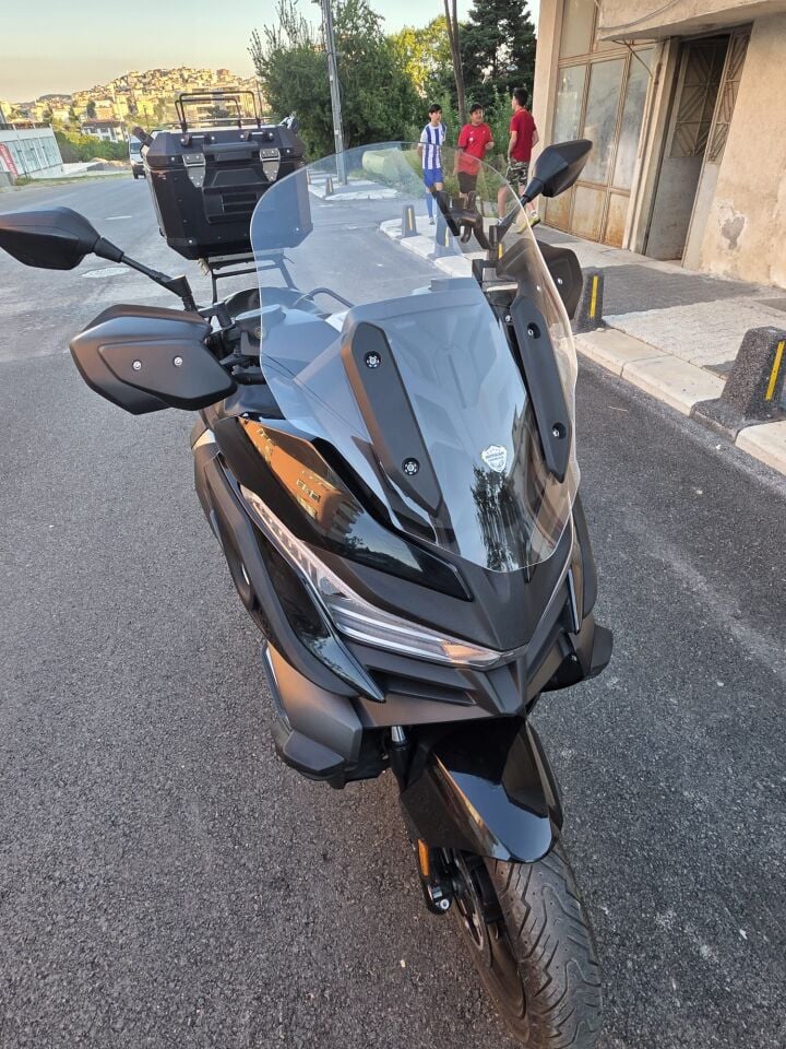 MOTOCAM Voge SR4 Ön Cam 2022-2026 Model 54cm Şeffaf Renkli 4mm ORİJİNAL BOYLU