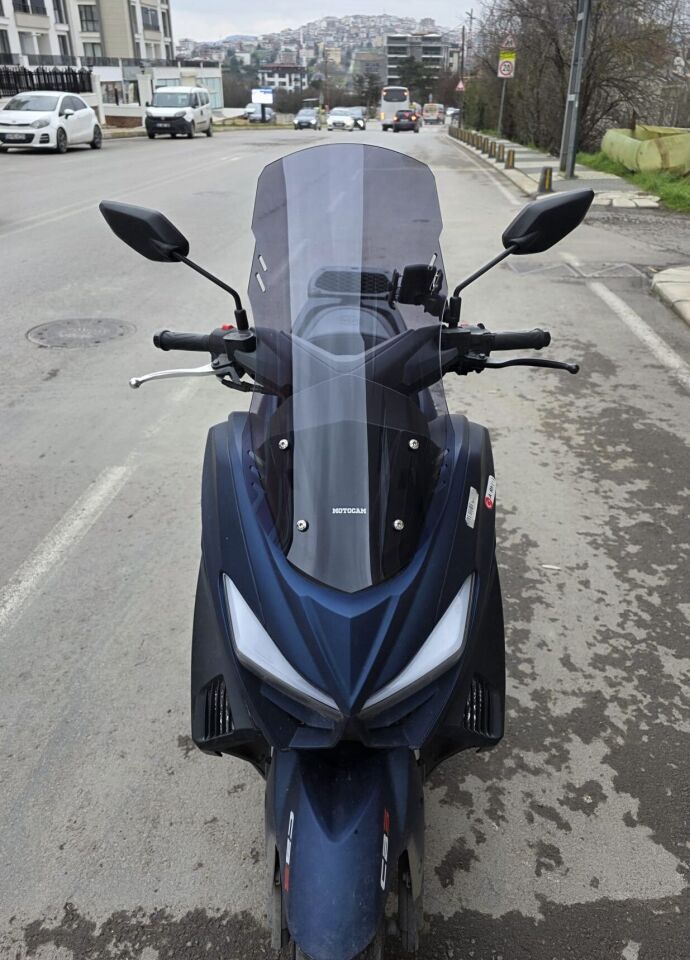 MOTOCAM Arora Max T Easy 125 Ön Cam 2022-2026 Model 75cm Füme Renkli 4mm UZUN