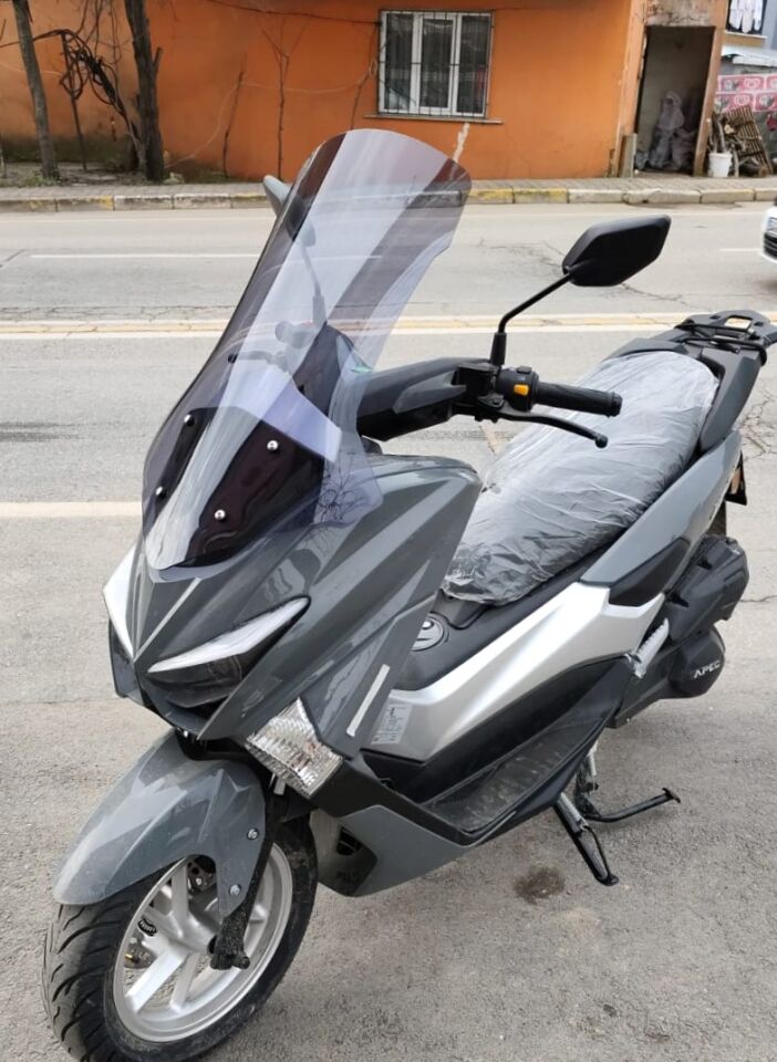 MOTOCAM Volta Apec Apx5 Ön Cam 2023-2026 Model 57cm Füme Renkli 4mm SPORTİF