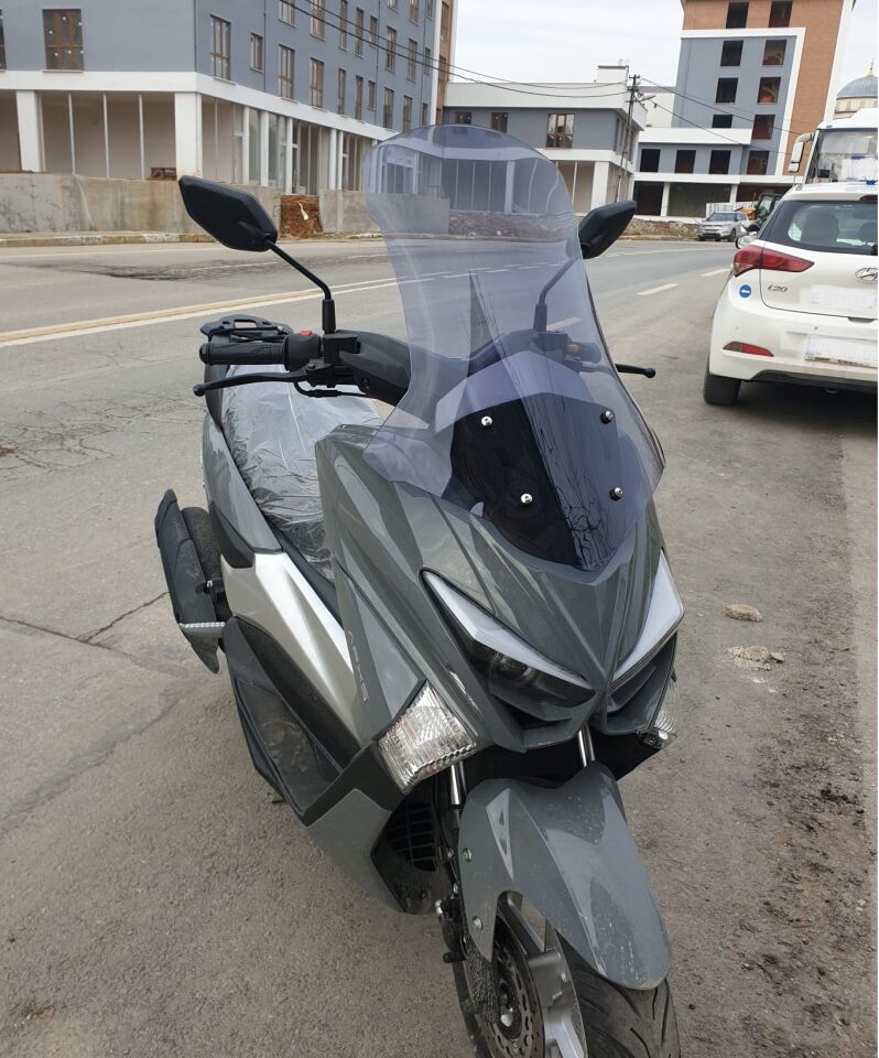 MOTOCAM Volta Apec Apx5 Ön Cam 2023-2026 Model 57cm Füme Renkli 4mm SPORTİF