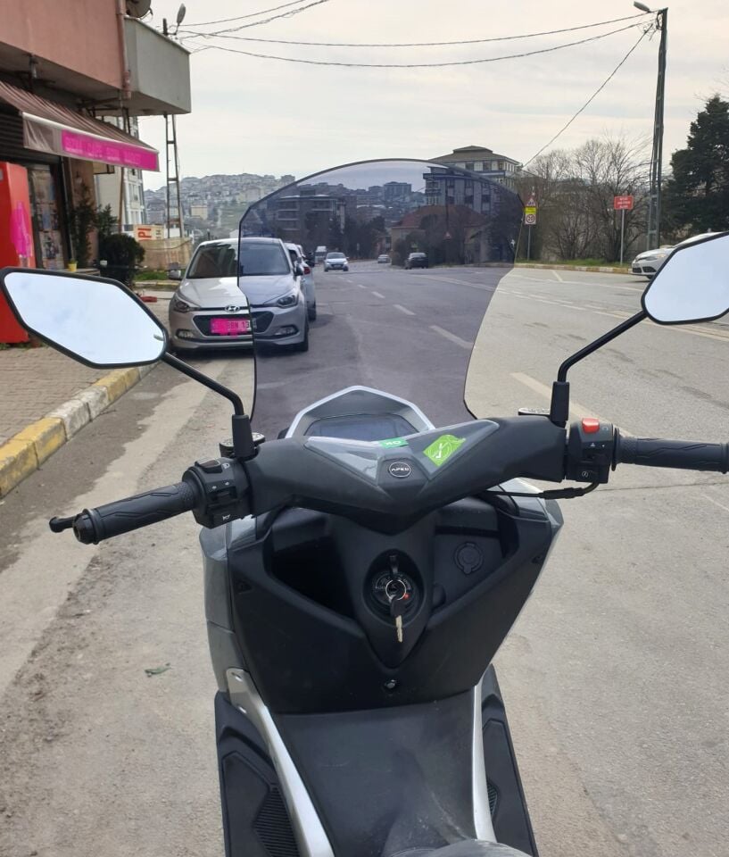 MOTOCAM Volta Apec Apx5 Ön Cam 2023-2026 Model 57cm Füme Renkli 4mm SPORTİF