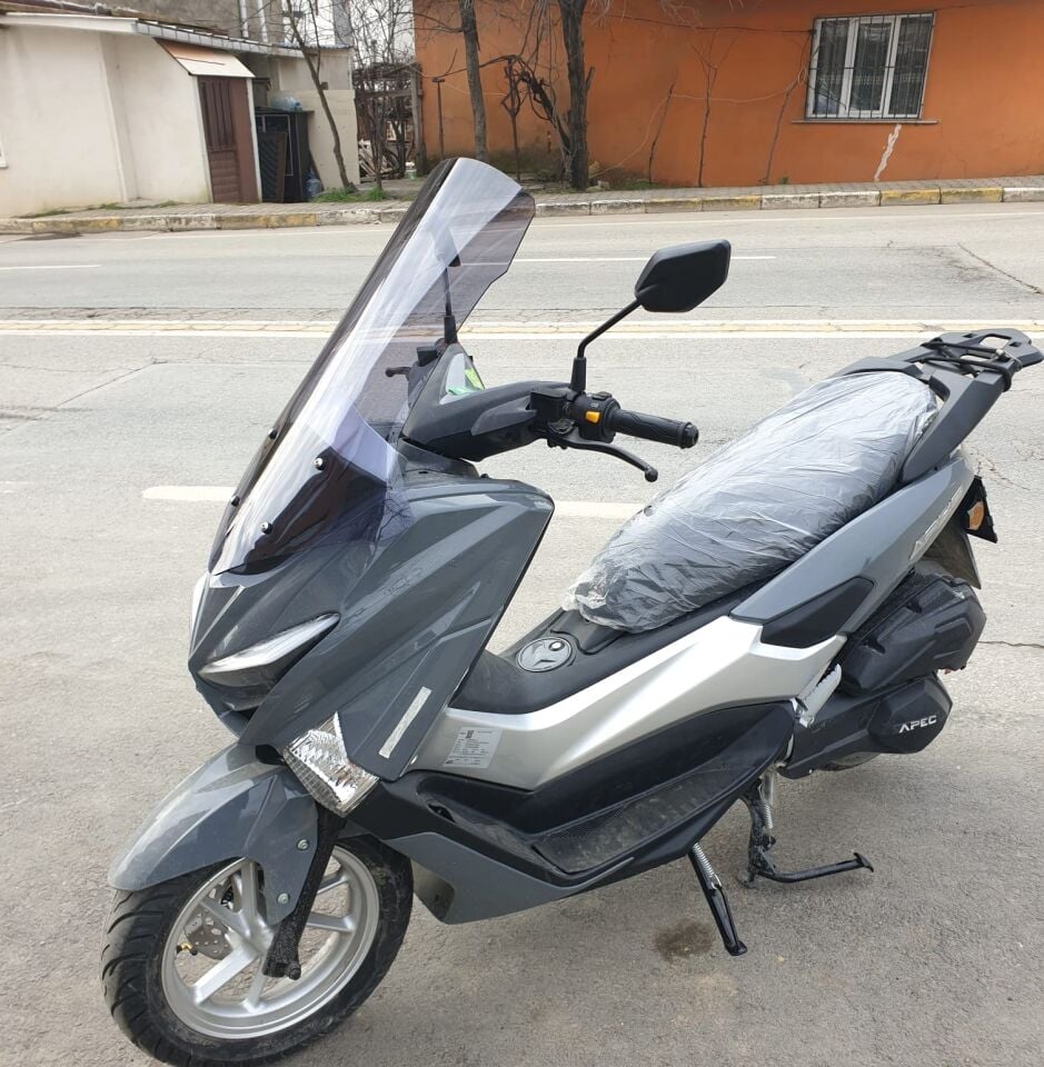 MOTOCAM Volta Apec Apx5 Ön Cam 2023-2026 Model 57cm Füme Renkli 4mm SPORTİF