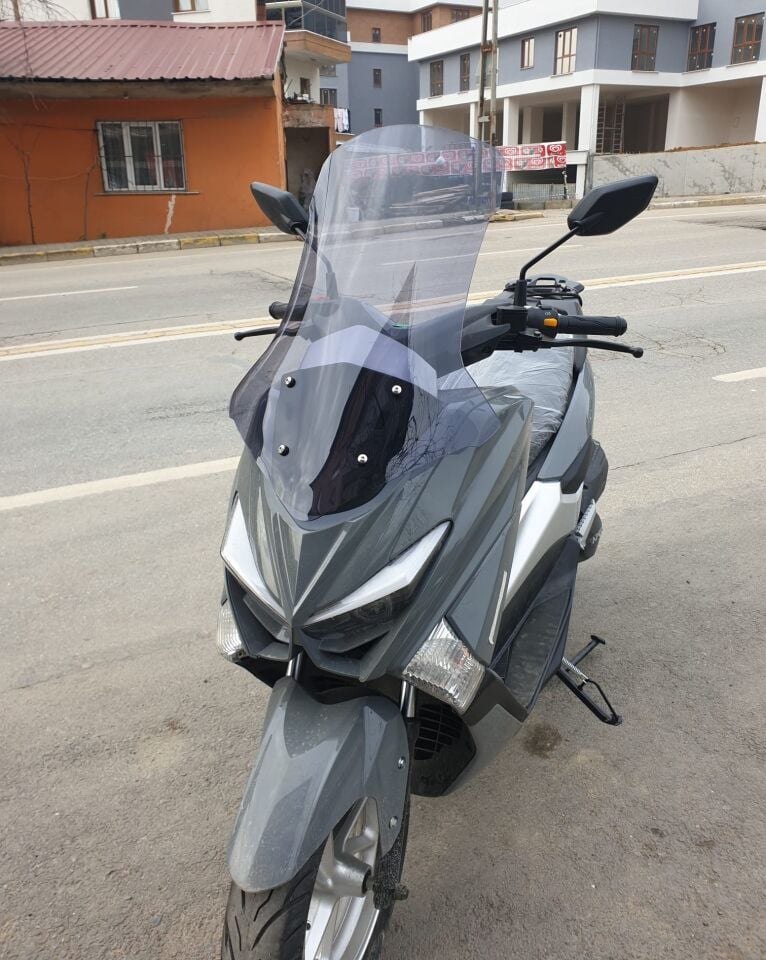 MOTOCAM Volta Apec Apx5 Ön Cam 2023-2026 Model 57cm Füme Renkli 4mm SPORTİF