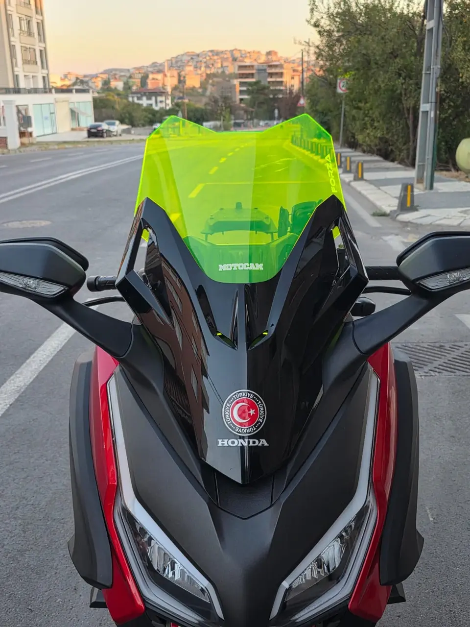 MOTOCAM Honda Forza 250 Ön Cam 2021-2026 Model 43cm Neon Sarı Renkli 4mm