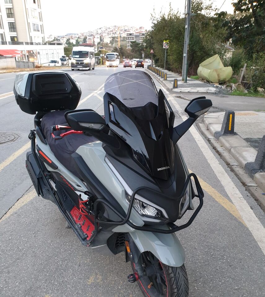 MOTOCAM Honda Forza 250 Ön Cam 2021-2026 Model 47cm Füme Renkli 4mm ORİJİNAL BOYLU