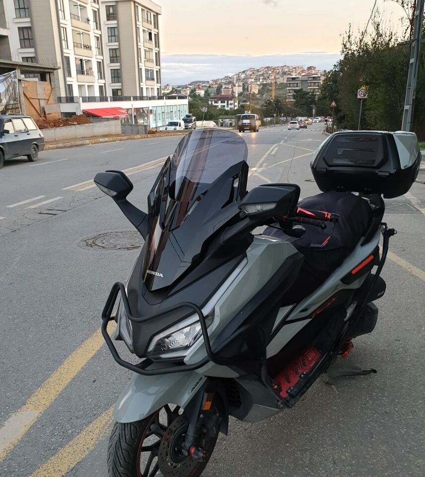 MOTOCAM Honda Forza 250 Ön Cam 2021-2026 Model 47cm Füme Renkli 4mm ORİJİNAL BOYLU