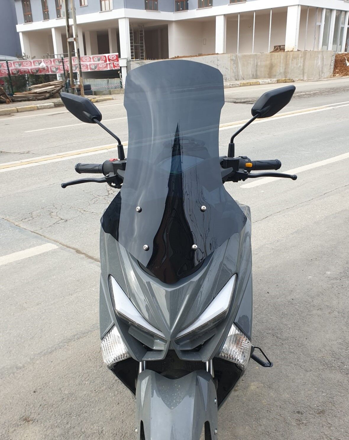 MOTOCAM Volta Apec Apx5 Ön Cam 2023-2026 Model 68cm Siyah Renkli 4mm ORTA BOYLU