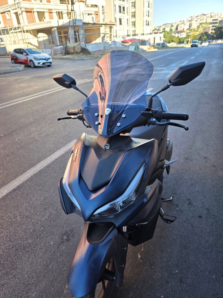 MOTOCAM Küba Vizy 50 Ön Cam 2025-2026 Model 43cm Füme Renkli SPORTİF