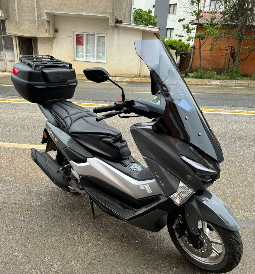 MOTOCAM Volta Apec Apx5 Ön Cam 2023-2026 Model 78cm Füme Renkli 4mm UZUN