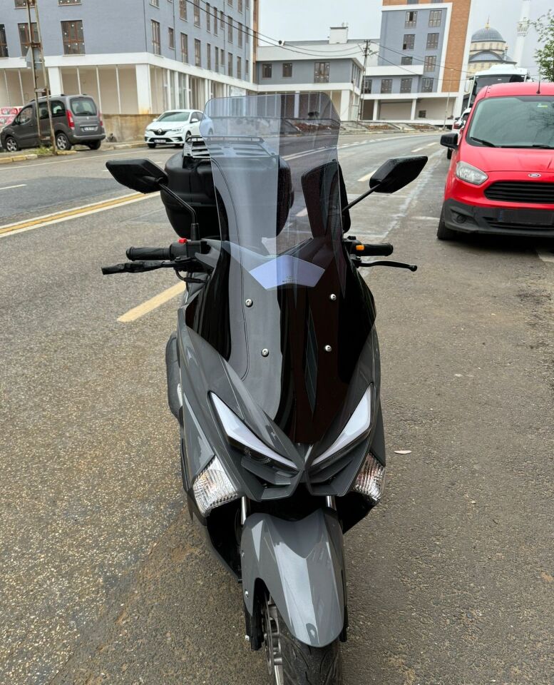 MOTOCAM Volta Apec Apx5 Ön Cam 2023-2026 Model 78cm Füme Renkli 4mm UZUN