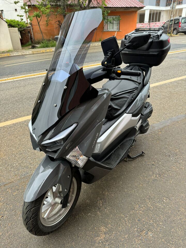 MOTOCAM Volta Apec Apx5 Ön Cam 2023-2026 Model 78cm Füme Renkli 4mm UZUN