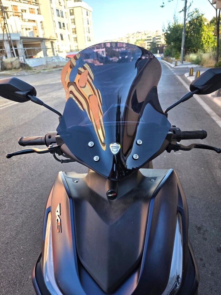 MOTOCAM Küba Vizy 50 Ön Cam 2025-2026 Model 43cm Siyah Renkli SPORTİF