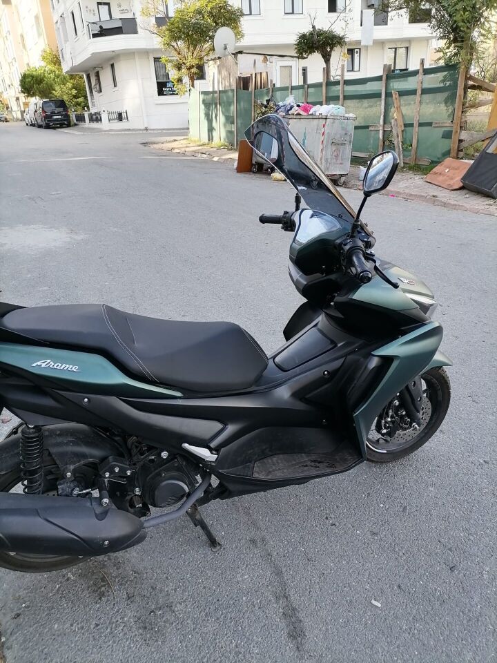 MOTOCAM Küba Vizy 50 Ön Cam 2025-2026 Model 54cm Füme Renkli