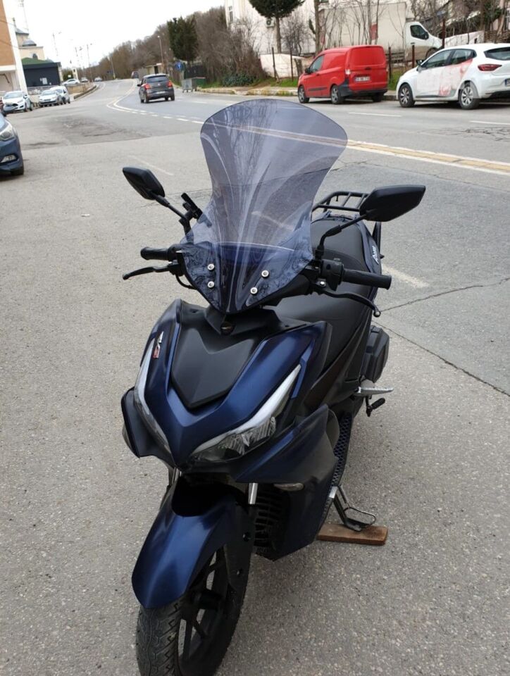 MOTOCAM Küba Vizy 50 Ön Cam 2025-2026 Model 54cm Füme Renkli Sportif Model