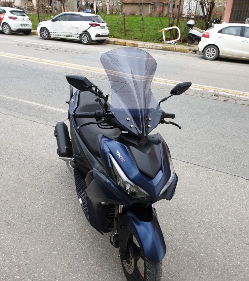 MOTOCAM Küba Vizy 50 Ön Cam 2025-2026 Model 54cm Füme Renkli Sportif Model