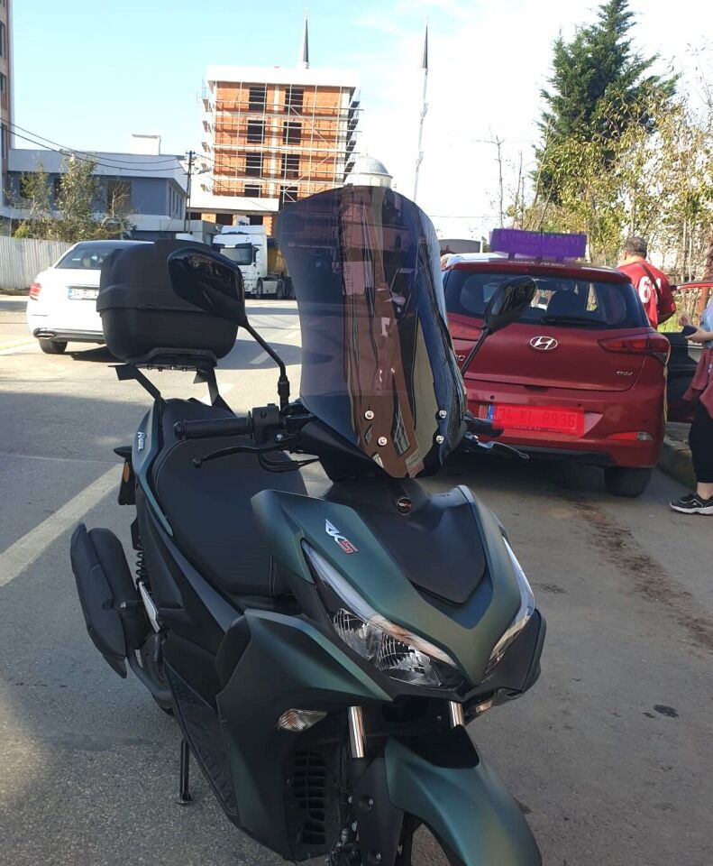 MOTOCAM Küba Vizy 50 Ön Cam 2025-2026 Model 54cm Siyah Renkli