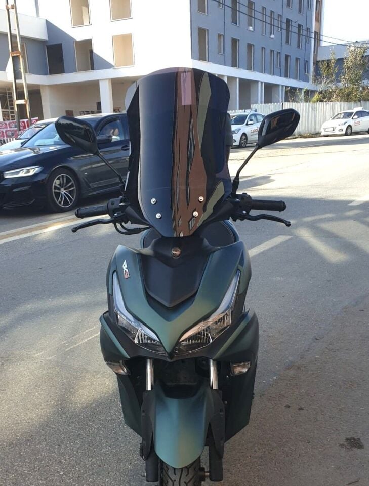 MOTOCAM Küba Vizy 50 Ön Cam 2025-2026 Model 54cm Siyah Renkli