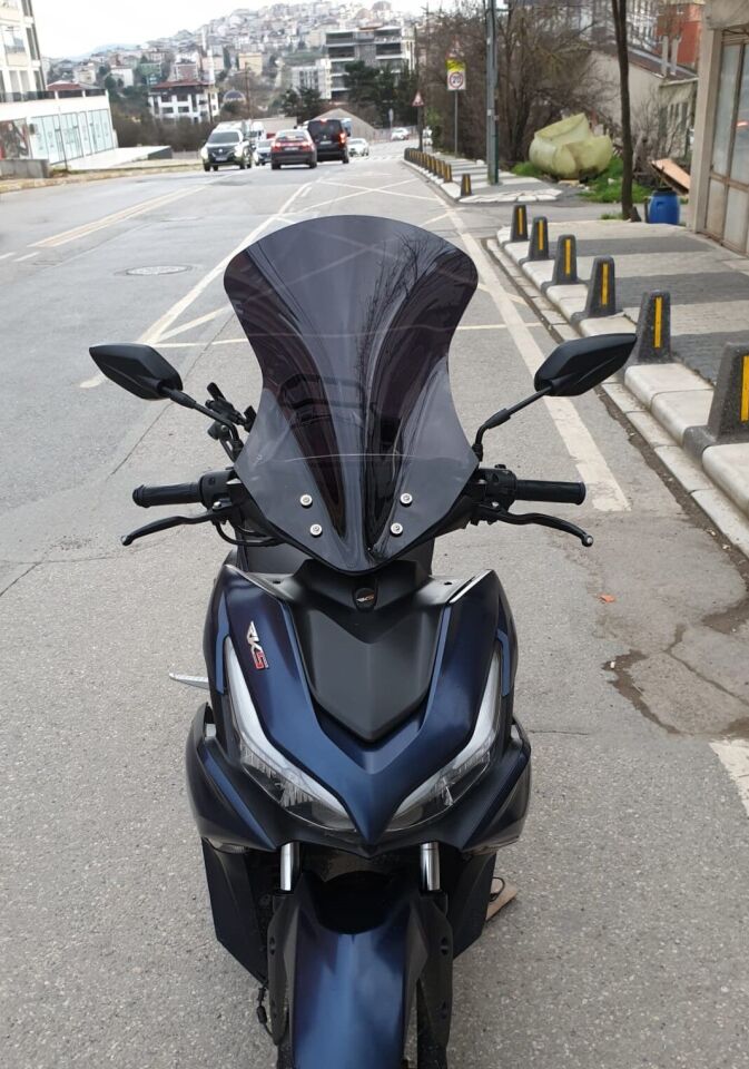 MOTOCAM Küba Vizy 50 Ön Cam 2025-2026 Model 54cm Siyah Renkli Sportif Model