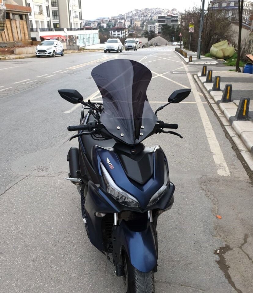 MOTOCAM Küba Vizy 50 Ön Cam 2025-2026 Model 54cm Siyah Renkli Sportif Model