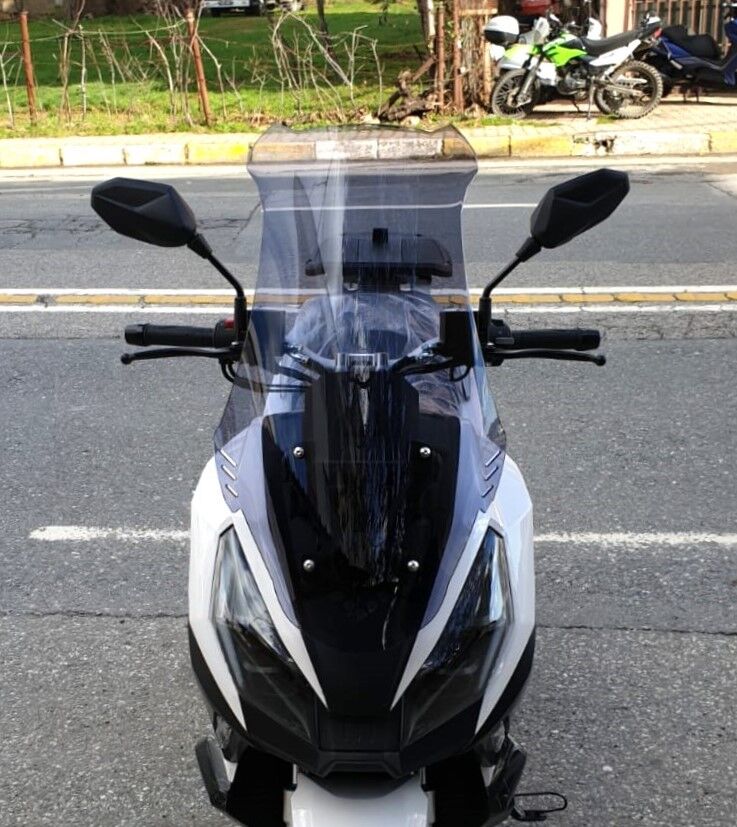 MOTOCAM Volta Apec Apx7 Ön Cam 2025-2026 Model 68cm Füme Renkli 4mm ORTA BOYLU