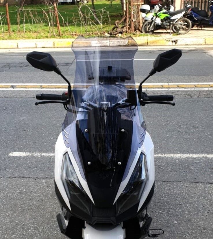 MOTOCAM Volta Apec Apx7 Ön Cam 2025-2026 Model 68cm Füme Renkli 4mm ORTA BOYLU